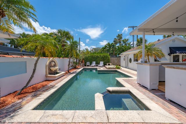 205 N 18th Ave Avenue N, Lake Worth Beach, FL 33460