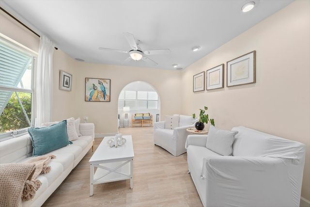 205 N 18th Ave Avenue N, Lake Worth Beach, FL 33460