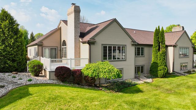 5643 Firethorne Drive, Bay City, MI 48706