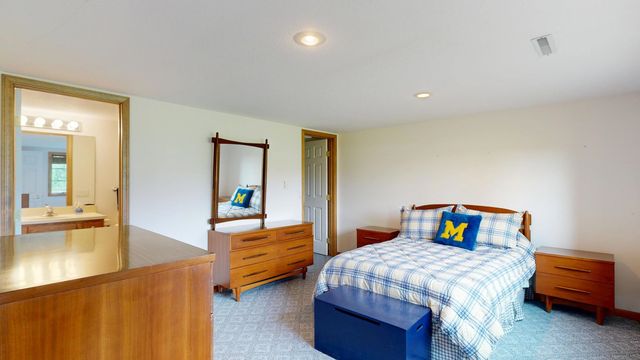 5643 Firethorne Drive, Bay City, MI 48706