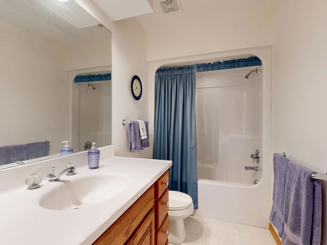 5643 Firethorne Drive, Bay City, MI 48706