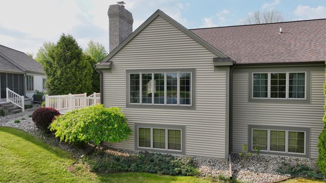 5643 Firethorne Drive, Bay City, MI 48706