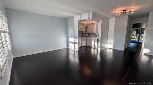 2929 SE Ocean Boulevard L8, Stuart, FL 34996