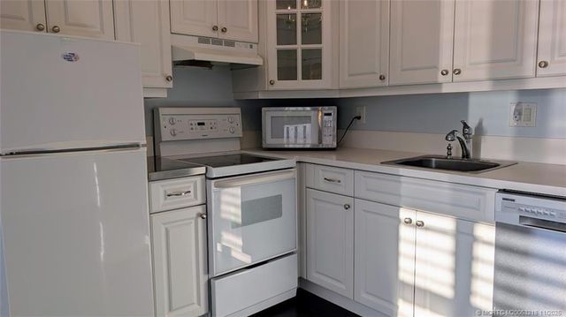 2929 SE Ocean Boulevard L8, Stuart, FL 34996