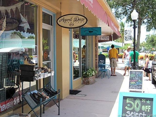 2929 SE Ocean Boulevard L8, Stuart, FL 34996