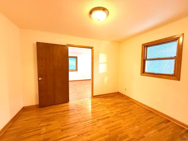 445 S 17TH, Hot Springs, SD 57747