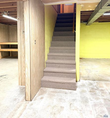 445 S 17TH, Hot Springs, SD 57747