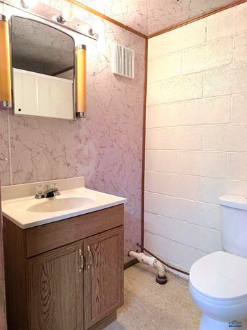 445 S 17TH, Hot Springs, SD 57747