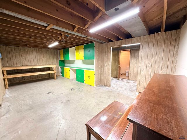 445 S 17TH, Hot Springs, SD 57747