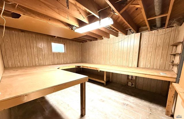 445 S 17TH, Hot Springs, SD 57747