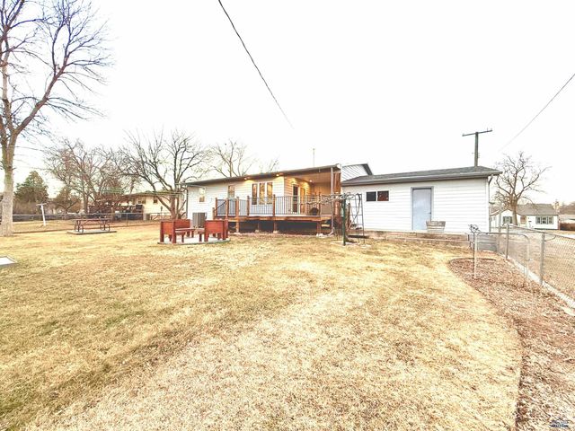 445 S 17TH, Hot Springs, SD 57747