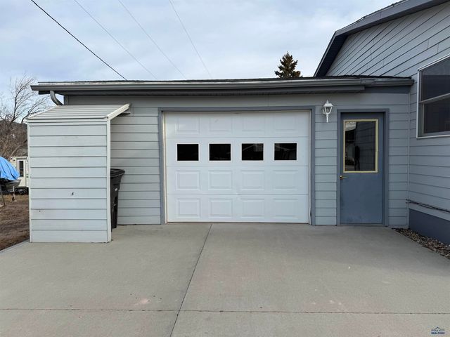 445 S 17TH, Hot Springs, SD 57747