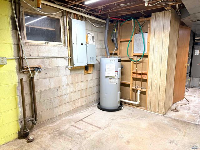 445 S 17TH, Hot Springs, SD 57747