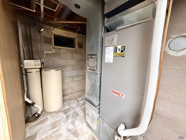 445 S 17TH, Hot Springs, SD 57747