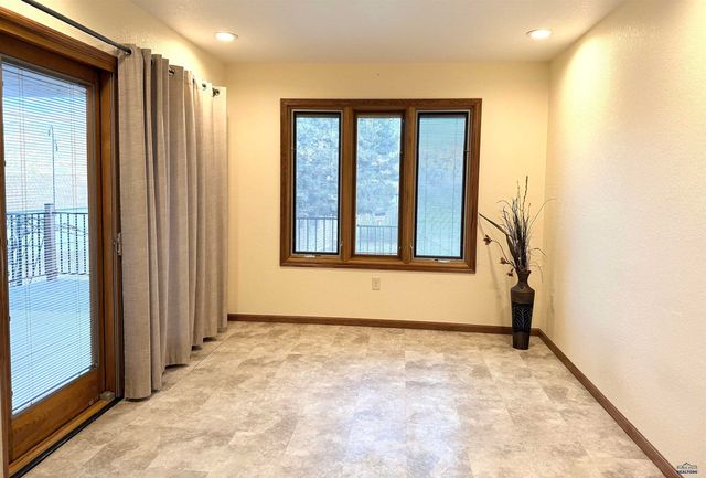 445 S 17TH, Hot Springs, SD 57747