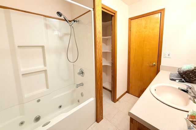 445 S 17TH, Hot Springs, SD 57747