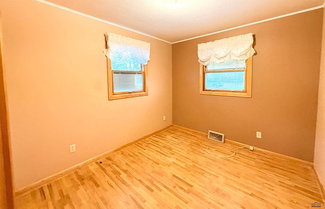 445 S 17TH, Hot Springs, SD 57747