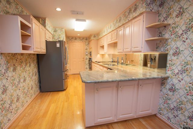 410 Amberwood Cir, Tyler, TX 75701