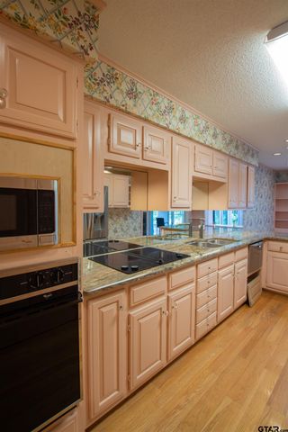 410 Amberwood Cir, Tyler, TX 75701