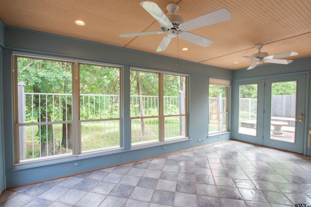 410 Amberwood Cir, Tyler, TX 75701