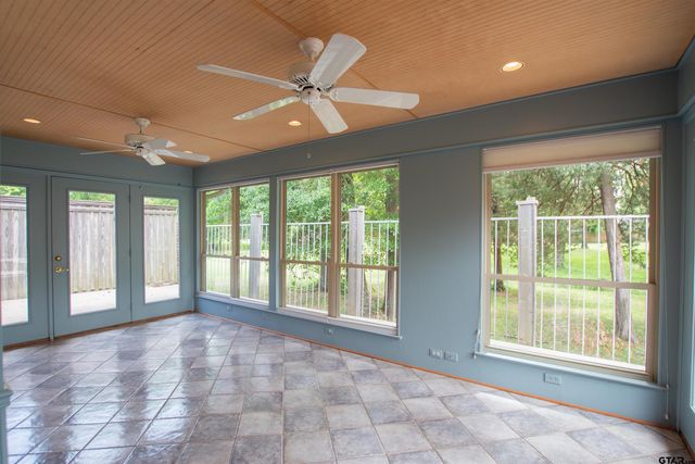 410 Amberwood Cir, Tyler, TX 75701