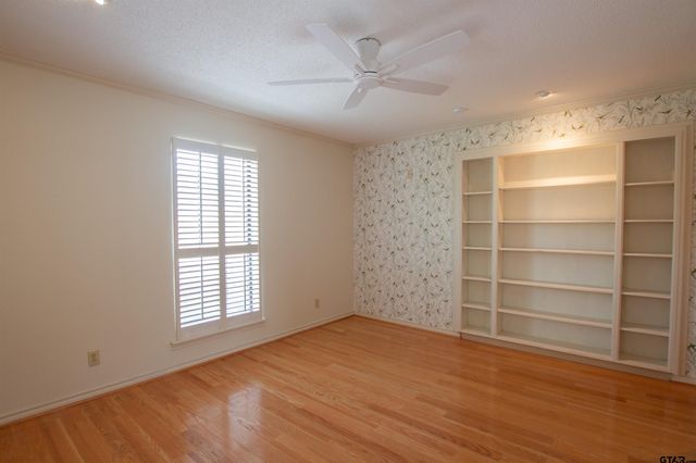 410 Amberwood Cir, Tyler, TX 75701