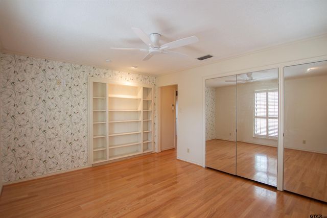410 Amberwood Cir, Tyler, TX 75701