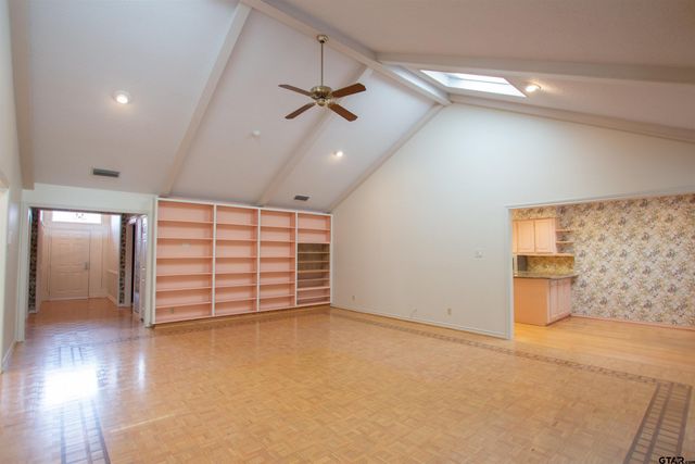 410 Amberwood Cir, Tyler, TX 75701