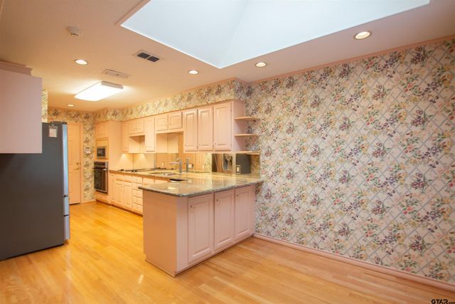 410 Amberwood Cir, Tyler, TX 75701