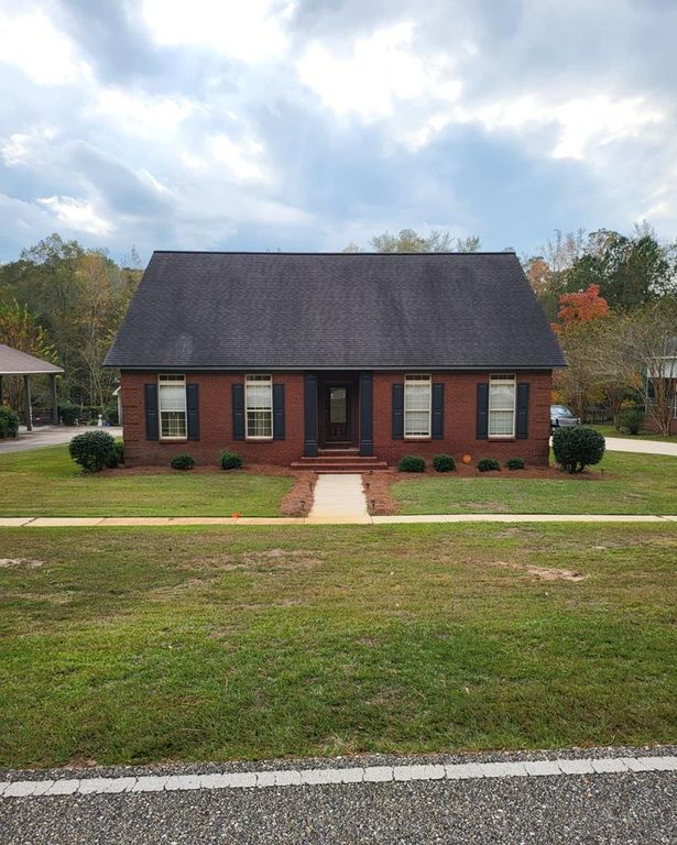 1730 E Roy Parker Rd, Ozark, AL 36360