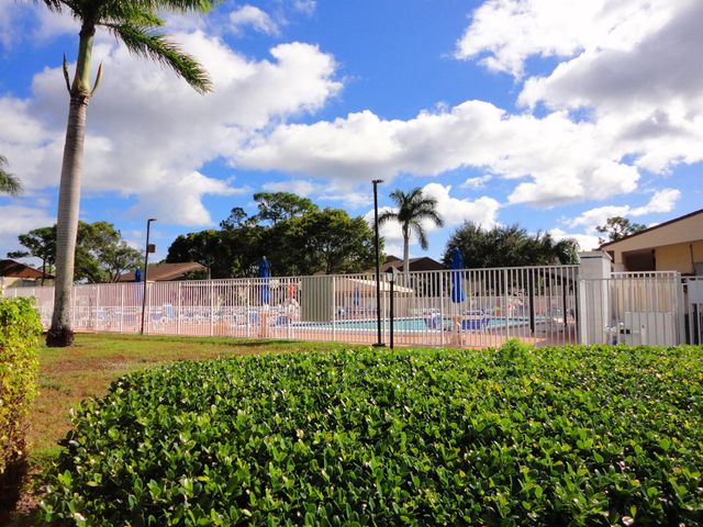 110 Lake Pine Circle B-1, Greenacres, FL 33463