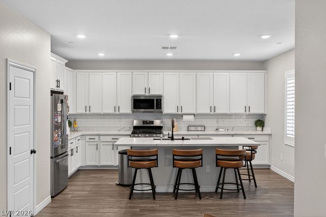 8854 Mountain Lion Avenue, Las Vegas, NV 89166