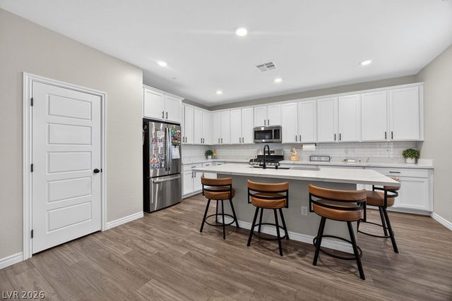 8854 Mountain Lion Avenue, Las Vegas, NV 89166