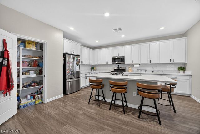 8854 Mountain Lion Avenue, Las Vegas, NV 89166