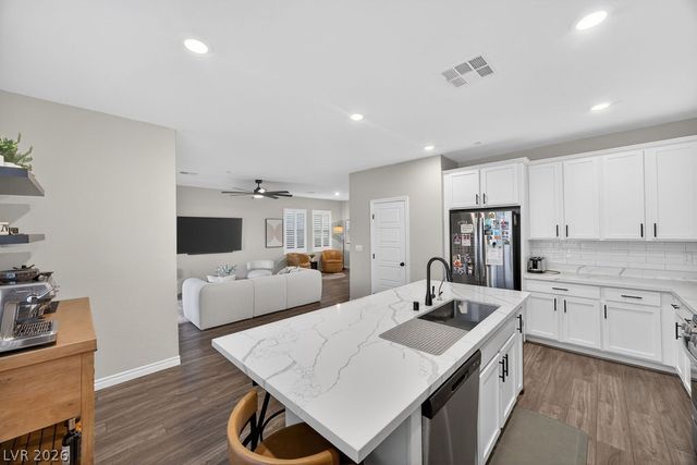 8854 Mountain Lion Avenue, Las Vegas, NV 89166