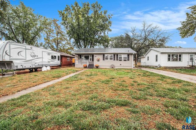 1802 Cedar St Street, Yankton, SD 57078