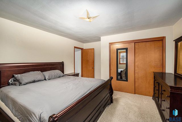 1802 Cedar St Street, Yankton, SD 57078