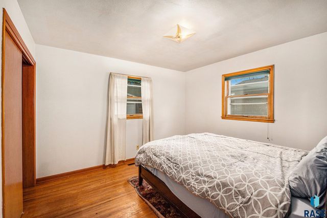 1802 Cedar St Street, Yankton, SD 57078