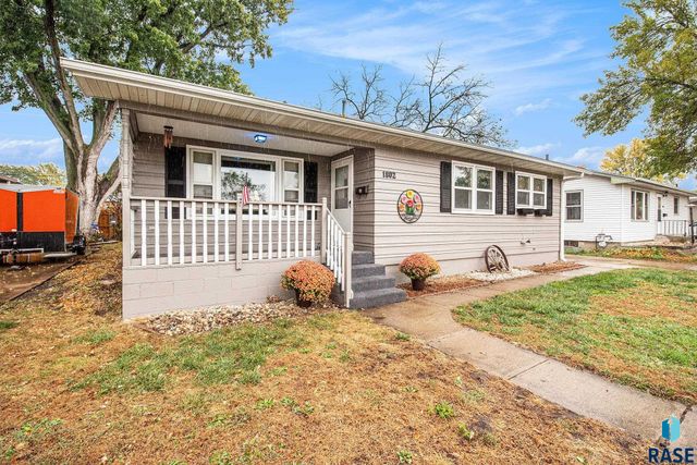 1802 Cedar St Street, Yankton, SD 57078