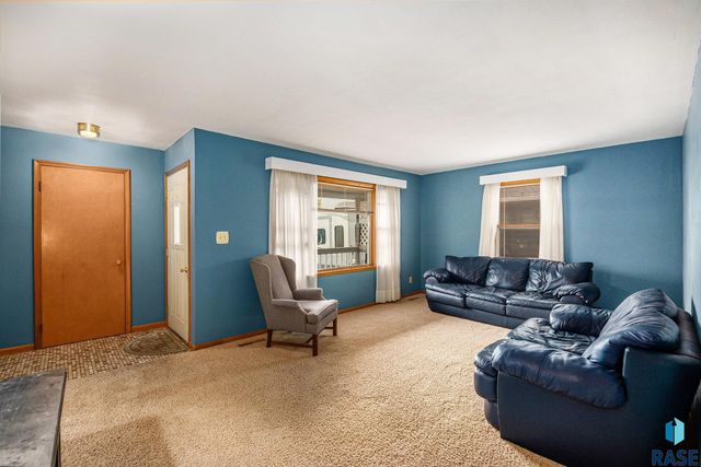 1802 Cedar St Street, Yankton, SD 57078