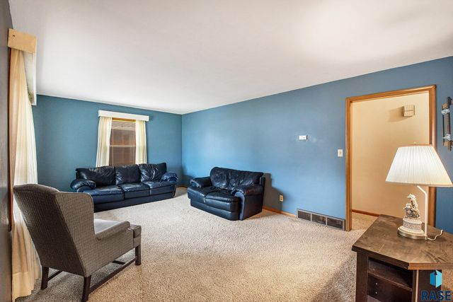 1802 Cedar St Street, Yankton, SD 57078