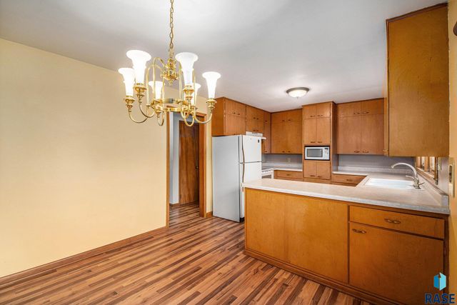 1802 Cedar St Street, Yankton, SD 57078