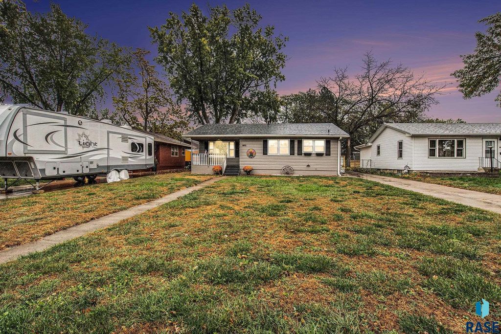 1802 Cedar St Street, Yankton, SD 57078