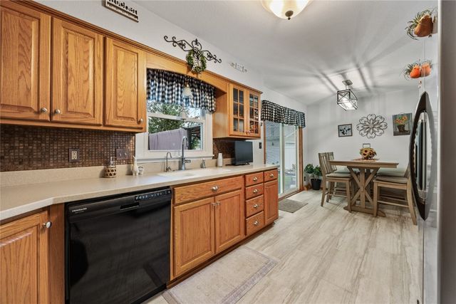 1785 Valleyview Drive, Marion, IA 52302