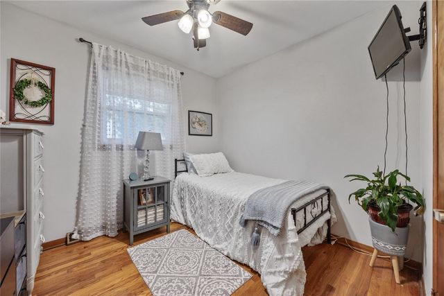 1785 Valleyview Drive, Marion, IA 52302