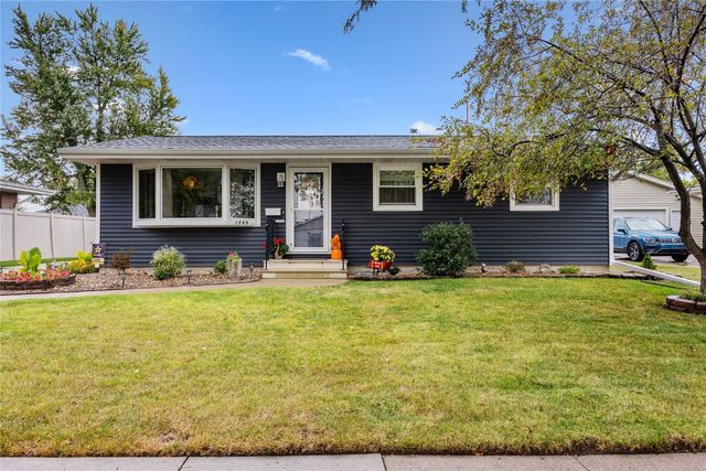 1785 Valleyview Drive, Marion, IA 52302