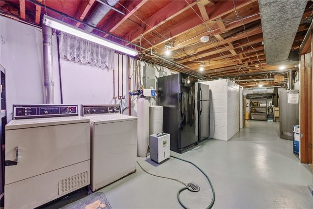 1785 Valleyview Drive, Marion, IA 52302