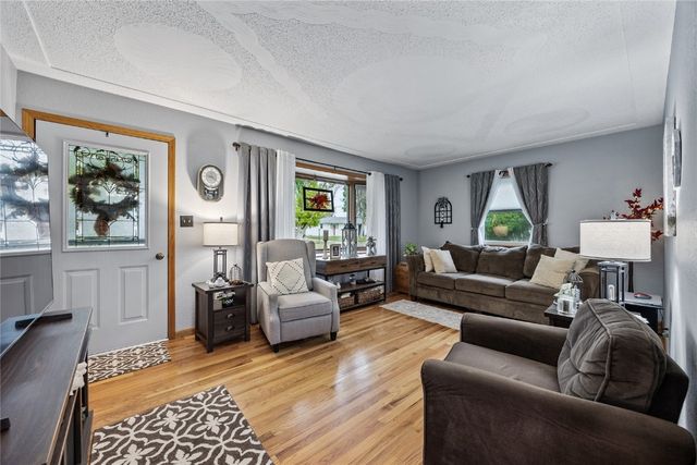 1785 Valleyview Drive, Marion, IA 52302