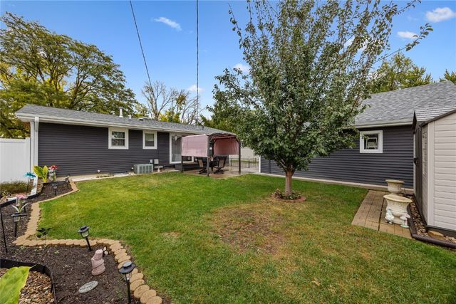 1785 Valleyview Drive, Marion, IA 52302