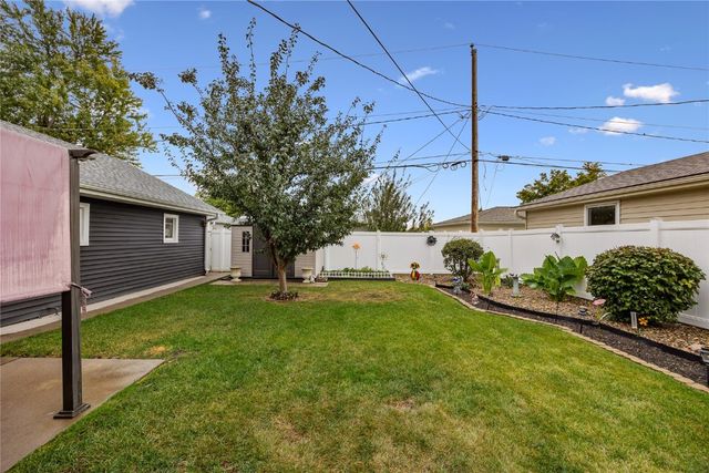 1785 Valleyview Drive, Marion, IA 52302